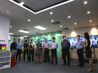 深圳市人大常委会副主任、市科协主席蒋宇扬慰问企业科技工作者代表