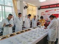 饶平县科技工作者上山下乡,深入农村开展茶叶品评会