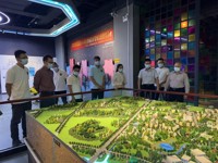 河源市东源县委常委侯桂鸿一行到县科技馆调研