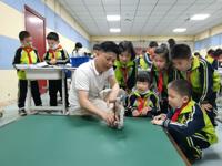 河源市和平县科技馆开展机器人编程科普校园活动