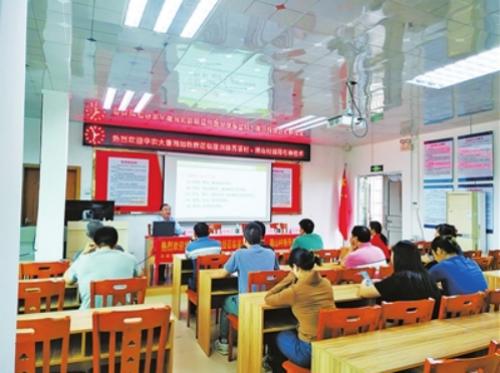 珠海市科协组织指导纵向帮扶村试验性种油菜220余亩