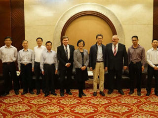 省科协领导陪同欧洲商业与创新中心联盟主席一行考察东莞