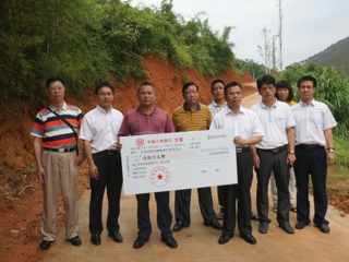 省科协领导到鹤塘村指导扶贫开发“双到”工作