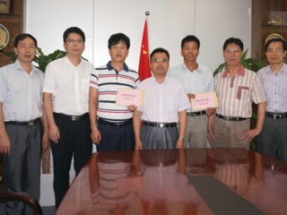 省科协国庆节前夕慰问困难党员和职工