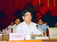 卢钟鹤、梁明同志出席汕头市科协第七次代表大会