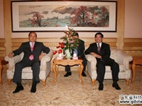 卢钟鹤主席会见韩国客人金汉圭一行