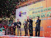 机器人羊城比“舞”踢球 争夺世界杯出线权