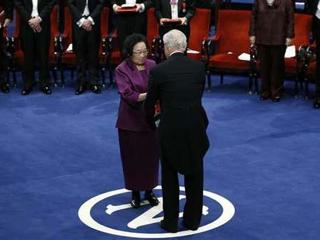 屠呦呦领取2015年诺贝尔生理学或医学奖