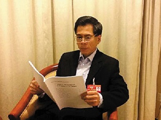 何真接受羊城晚报记者专访