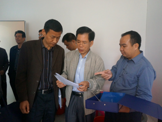 何真书记带队到岭北镇西塘村开展精准扶贫活动