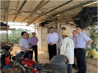 省科协领导赴定点帮扶村调研