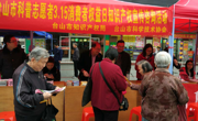 江门台山市科协组织科普志愿者举办3.15国际消费者权益日宣传活动