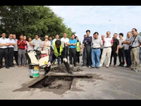 茂名市公路工程学会组织参观公路养护设备现场演示活动