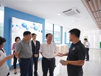 珠海市委副书记赵建国带队走访慰问科技工作者
