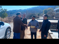 河源市科协领导走访慰问梅花村困难老党员