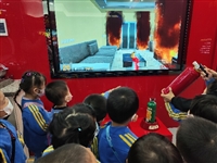 金摇篮幼儿园师生到市科技馆开展科技探究活动