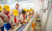“中国流动科技馆”巡展项目在湛江市遂溪县受青少年欢迎