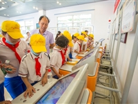 “中国流动科技馆”巡展项目在湛江市遂溪县受青少年欢迎