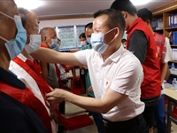 肇庆市科协党组书记余飞兴到端州区城西街道芙蓉社区讲党课