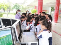 东莞“流动科学馆”走进万江第六小学
