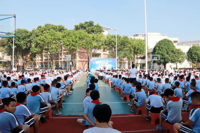 东莞市望牛墩镇全国科普日暨新联小学校园科技节举办