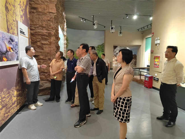 省关工委领导到茂名市科普教育基地参观调研